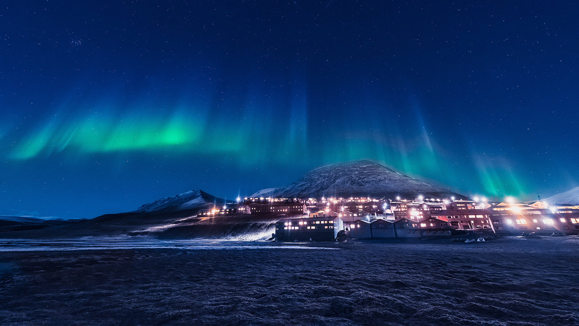 Nordlyssafari på Svalbard