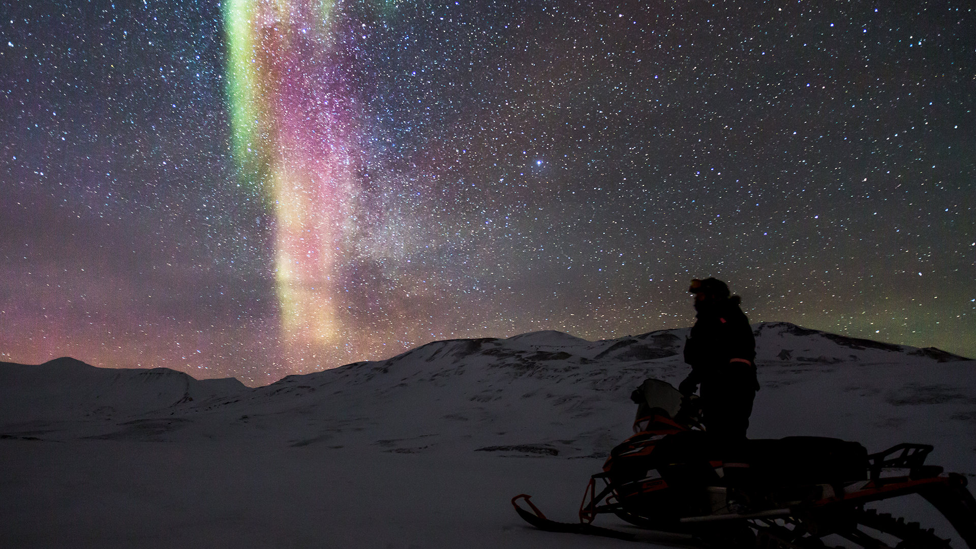Nordlyssafari på Svalbard