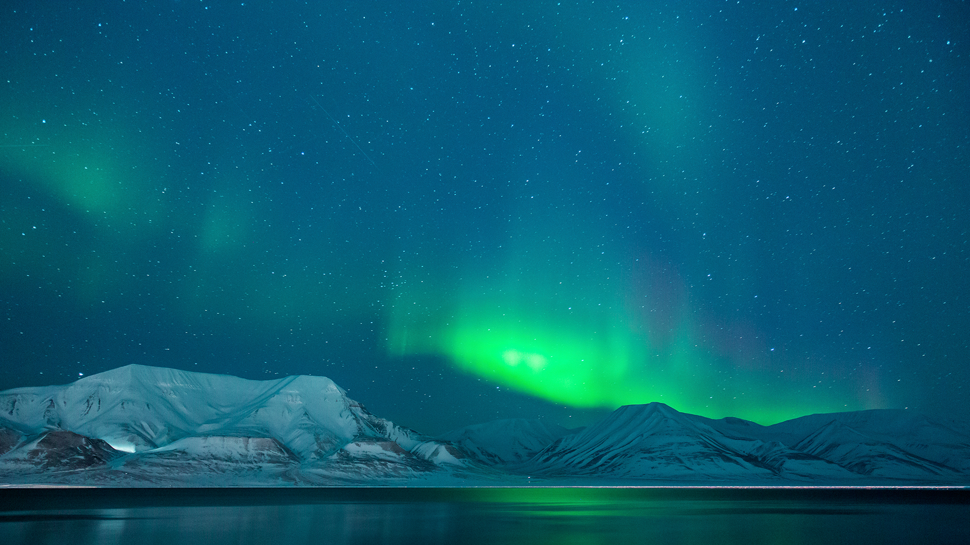 Nordlyssafari på Svalbard