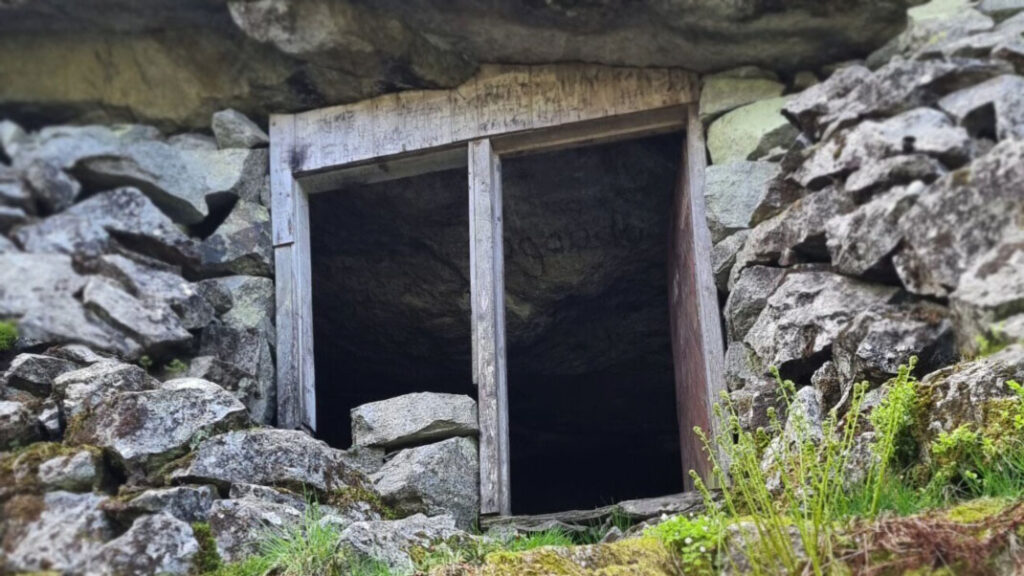 Grotten i Urburdhedleren.