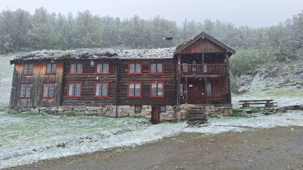 Gammel laftet hus i Innerdalen