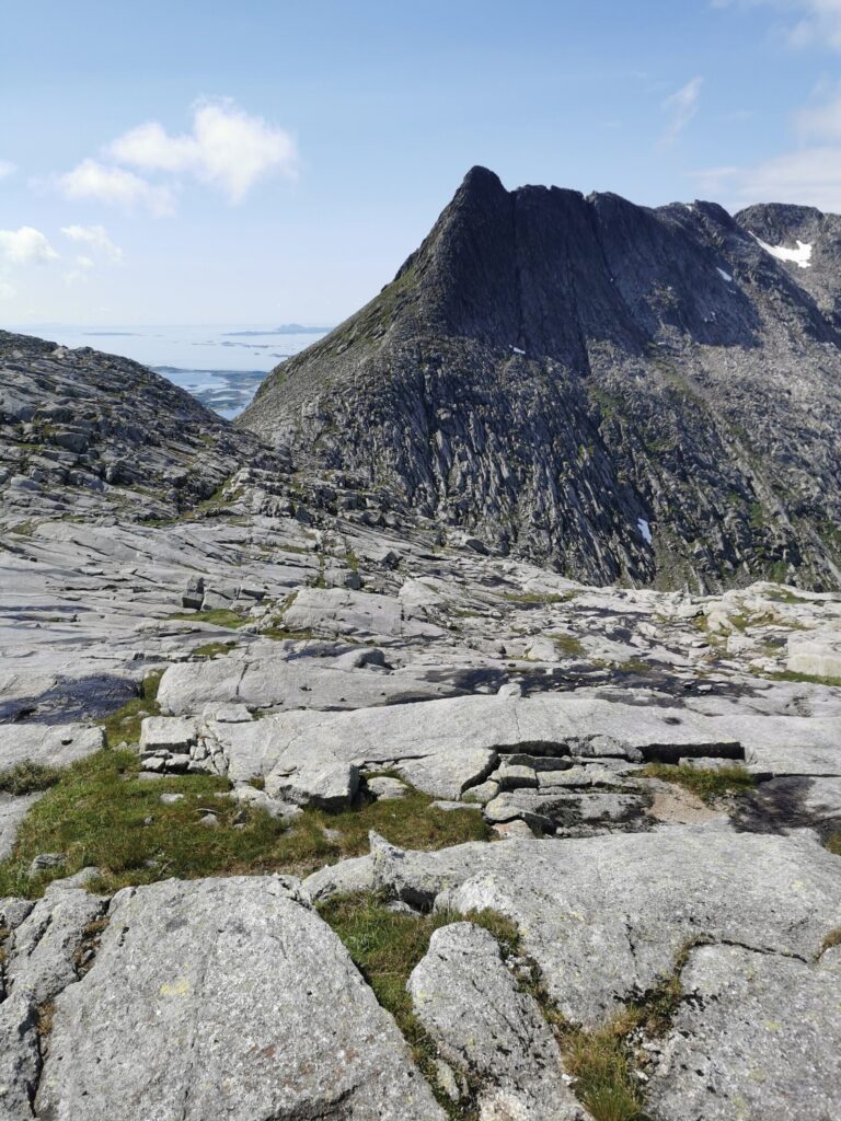 Fjellene de syv søstre på Helgelandskysten.