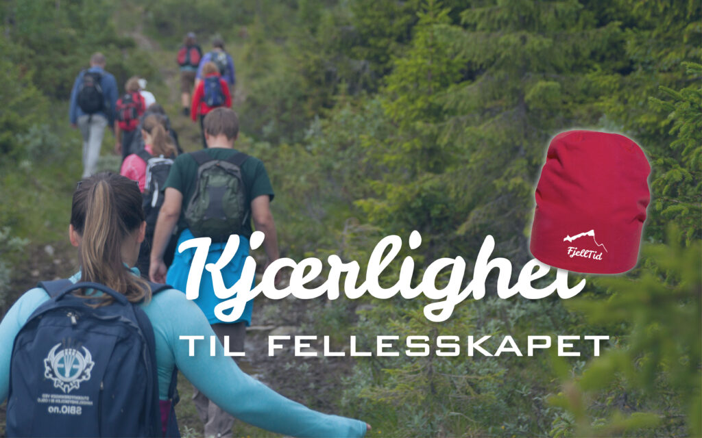 Turfølget går på rekke gjennom en grønn vegetasjon på en skogssti. Teksten over bildet "kjærlighet til fellesskapet" dekorert med den røde fjelltidlua.