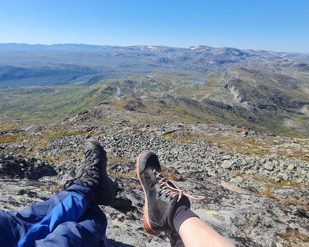 Tursko strekt ut mot spektakulær utsikt fra Bitihorn.